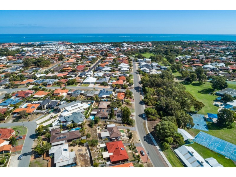 58 Lymburner Drive, Hillarys WA 6025