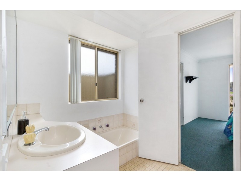 87 Creaney Drive, Kingsley WA 6026