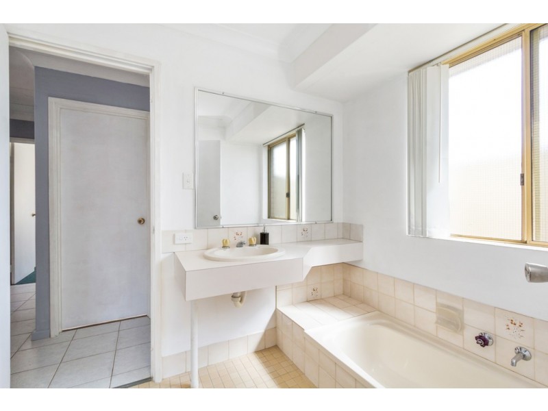 87 Creaney Drive, Kingsley WA 6026