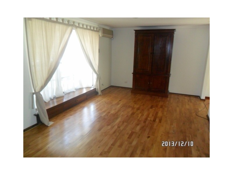 10 GILES AVE, Padbury WA 6025