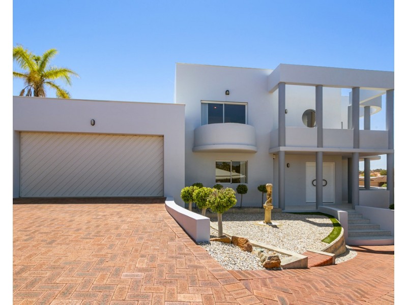 2 Kirribilli Court, Kallaroo WA 6025