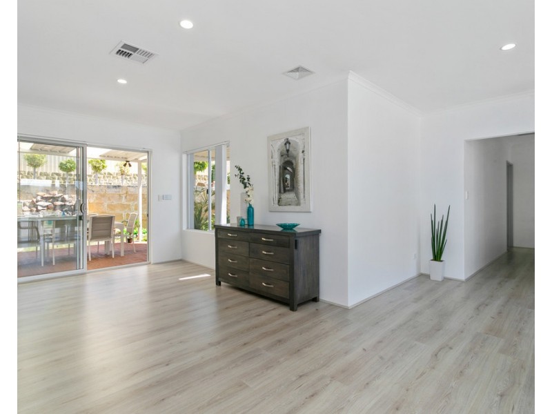 2 Kirribilli Court, Kallaroo WA 6025