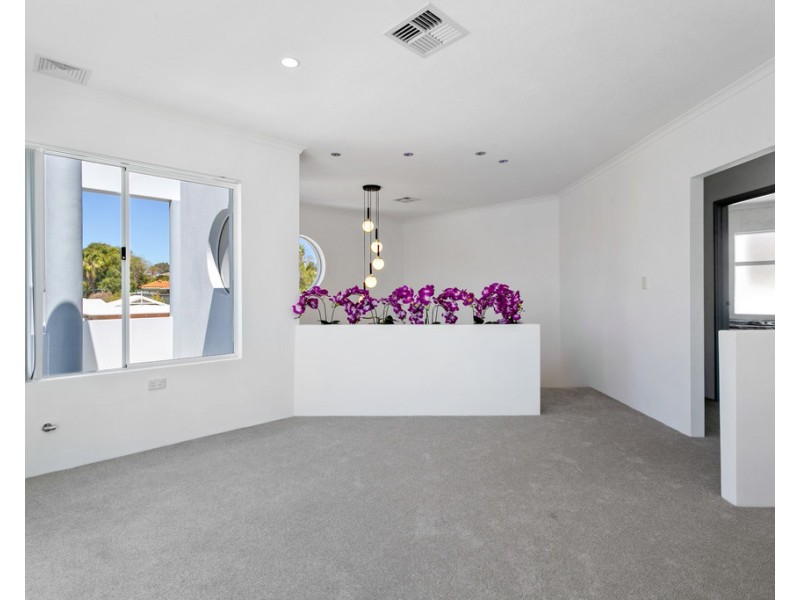 2 Kirribilli Court, Kallaroo WA 6025