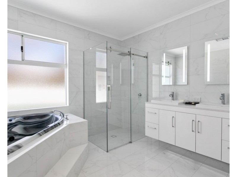 2 Kirribilli Court, Kallaroo WA 6025