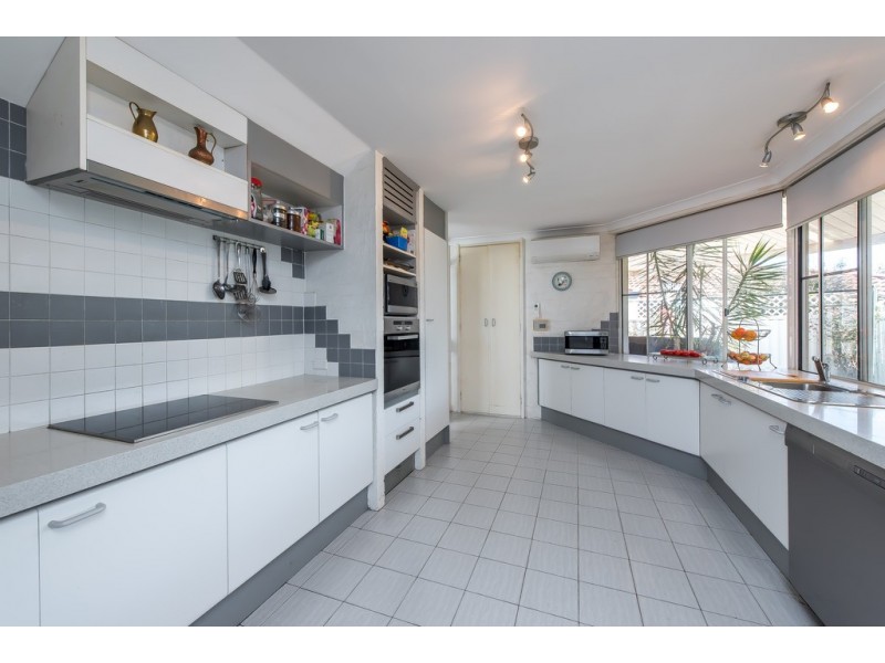 7 Wingala Grove, Kallaroo WA 6025