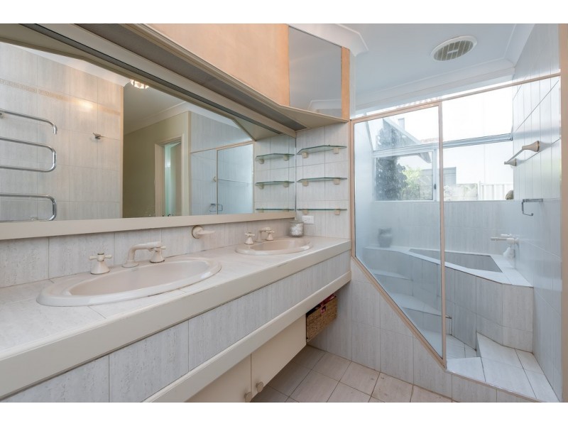 7 Wingala Grove, Kallaroo WA 6025