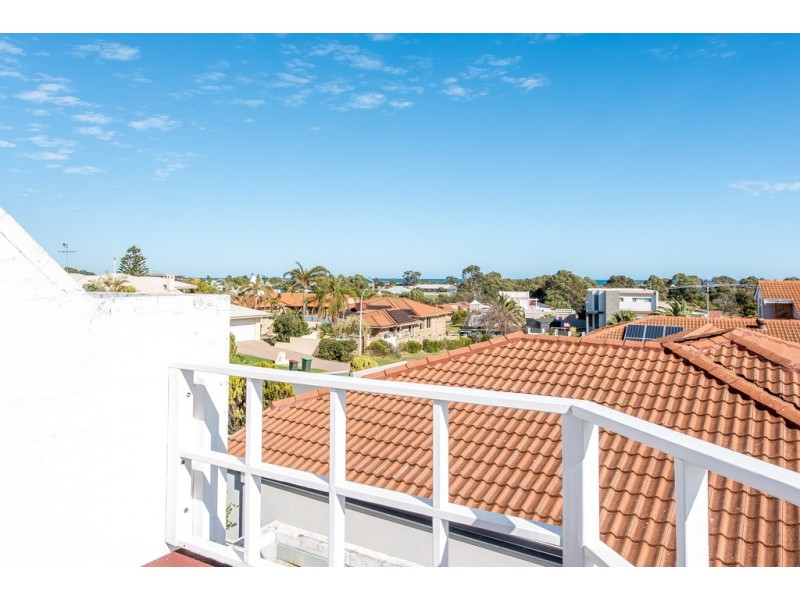 7 Wingala Grove, Kallaroo WA 6025