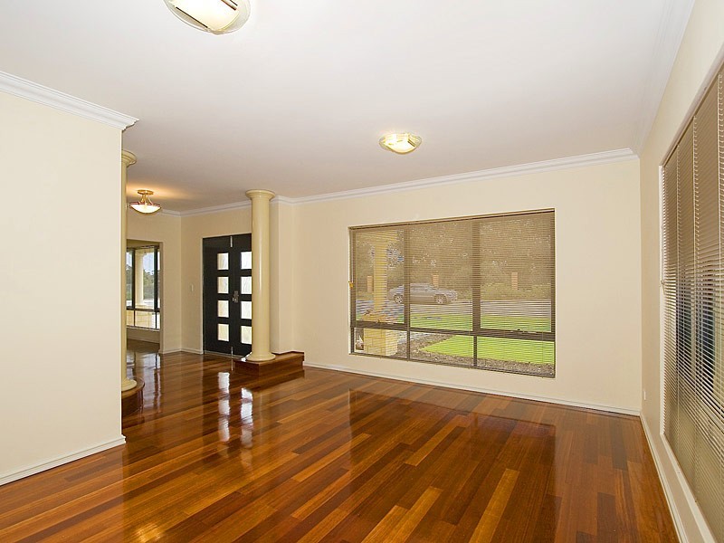 110 Golf Links Drive, Carramar WA 6031