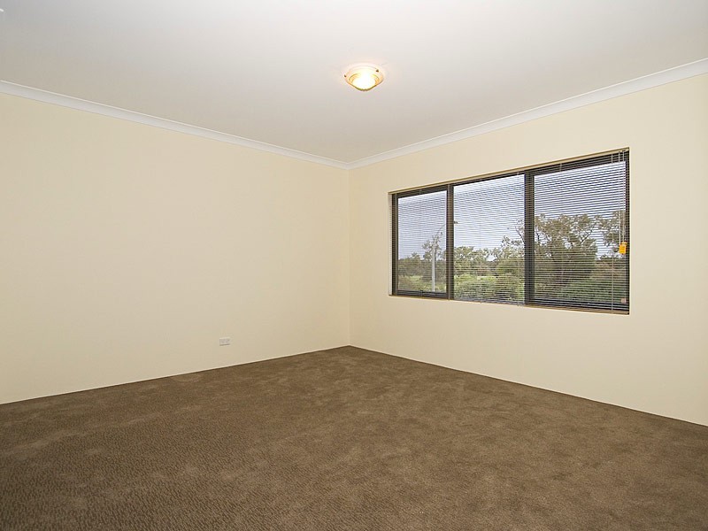 110 Golf Links Drive, Carramar WA 6031