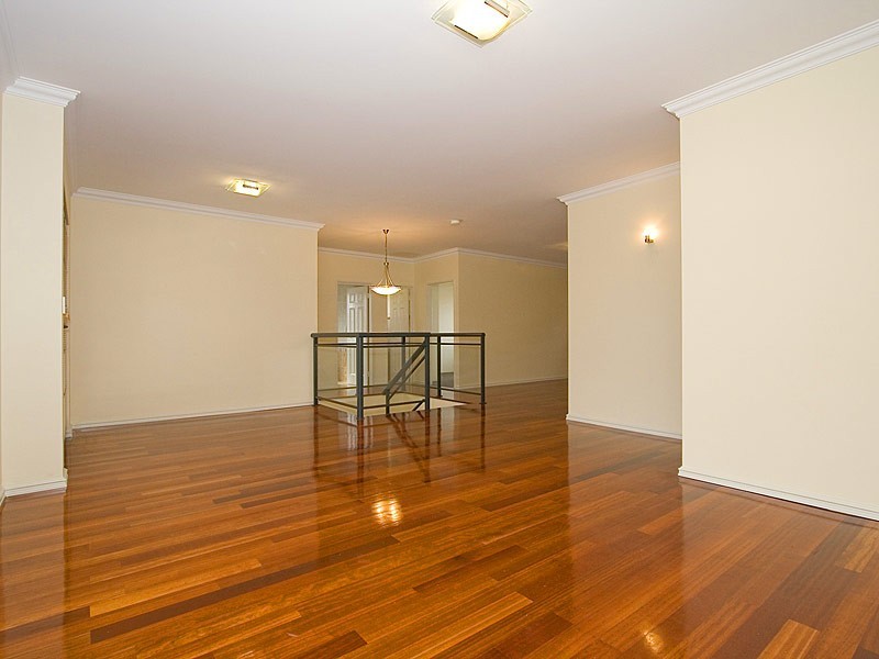 110 Golf Links Drive, Carramar WA 6031