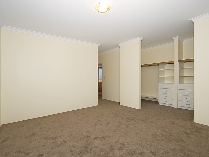 110 Golf Links Drive, Carramar WA 6031