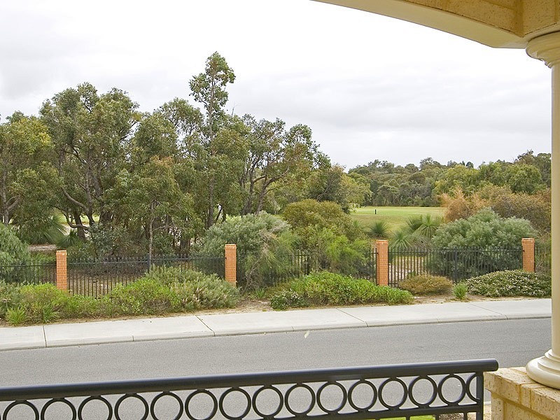 110 Golf Links Drive, Carramar WA 6031