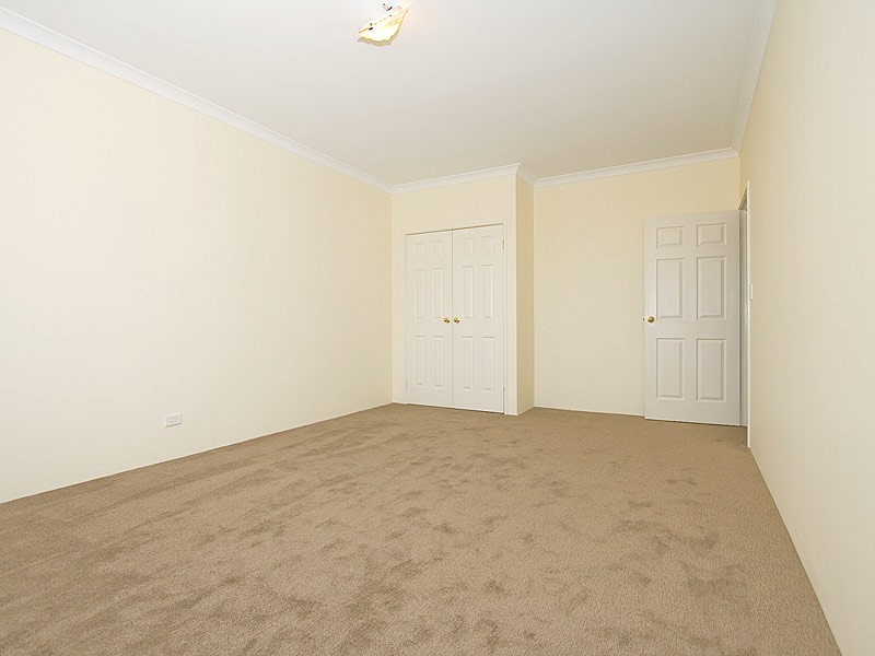 110 Golf Links Drive, Carramar WA 6031