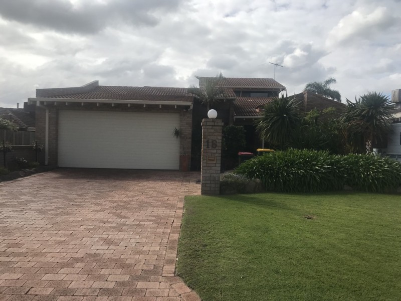 16 Chessington Way, Kingsley WA 6026
