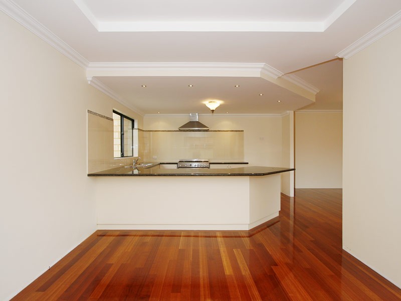 116  Golf Links Drive, Carramar WA 6031