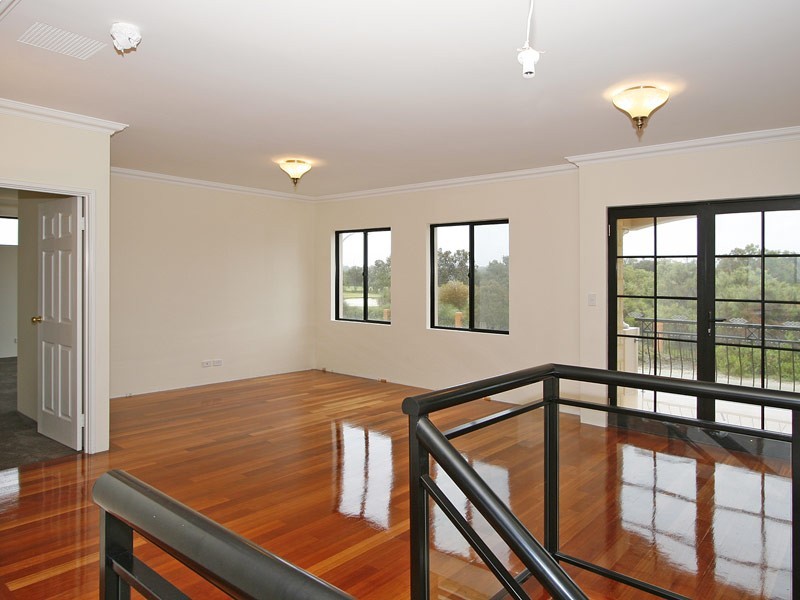 116  Golf Links Drive, Carramar WA 6031