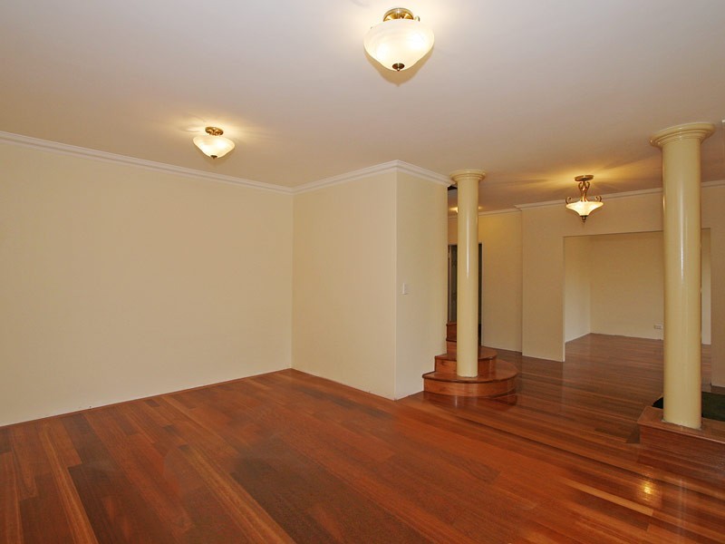 116  Golf Links Drive, Carramar WA 6031