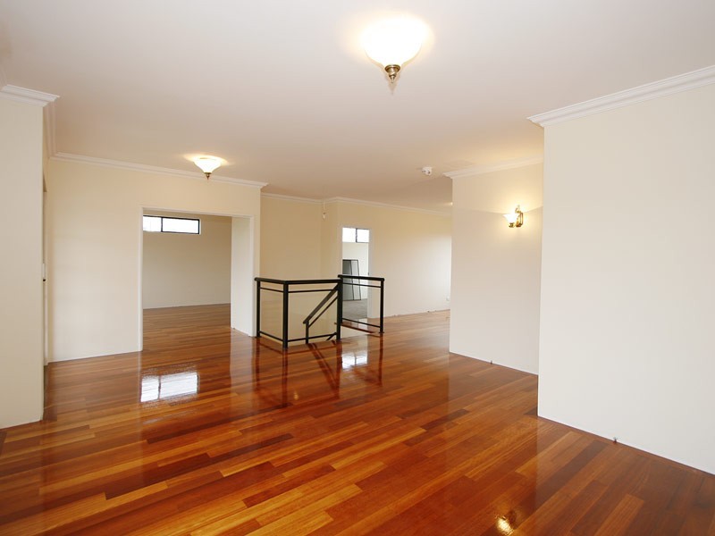 116  Golf Links Drive, Carramar WA 6031