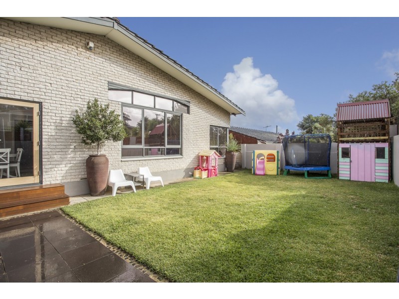 9 Centaur Street, Kallaroo WA 6025
