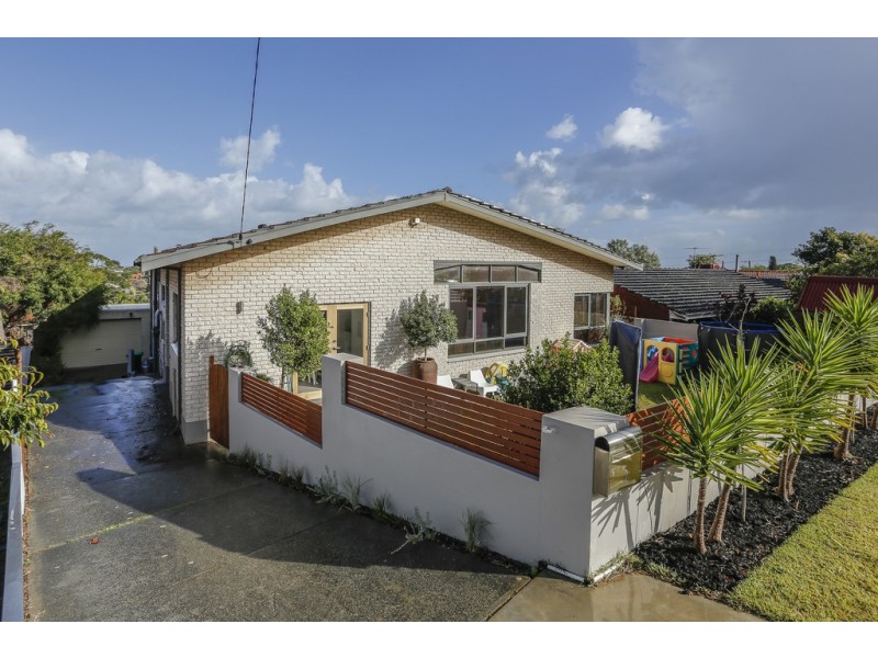 9 Centaur Street, Kallaroo WA 6025