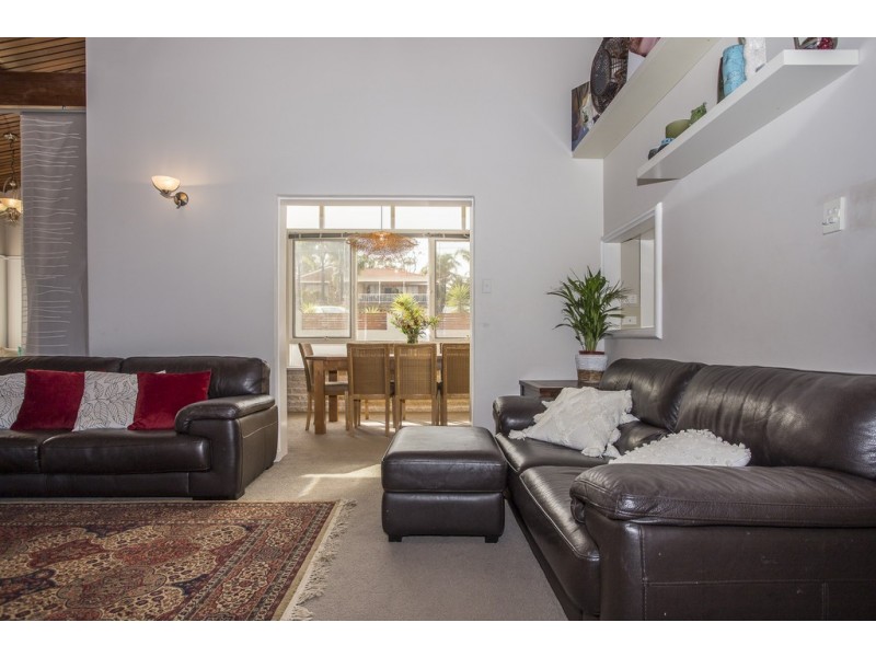 9 Centaur Street, Kallaroo WA 6025