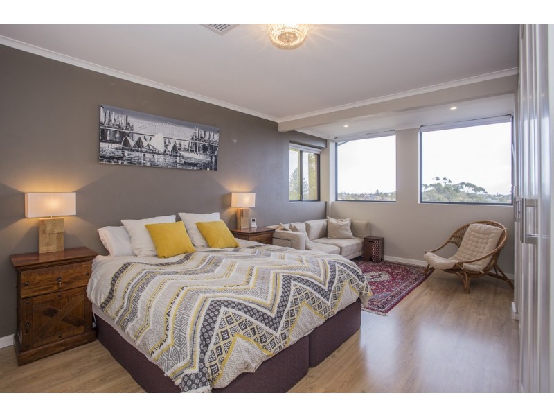 9 Centaur Street, Kallaroo WA 6025