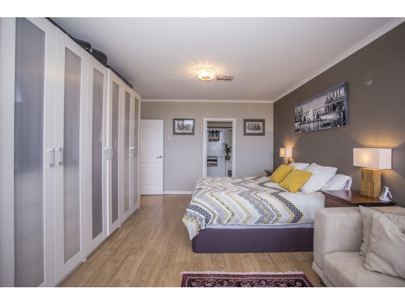 9 Centaur Street, Kallaroo WA 6025