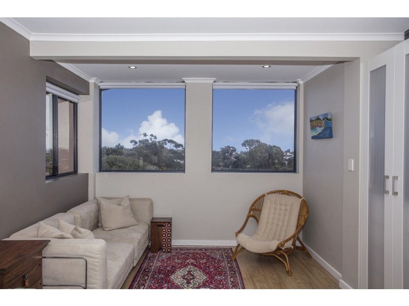 9 Centaur Street, Kallaroo WA 6025