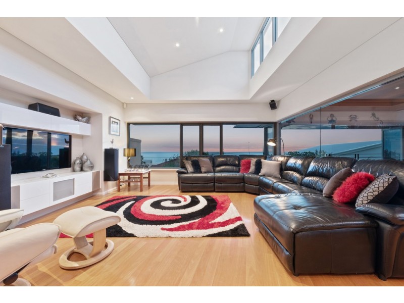 16 Mettam Street, Trigg WA 6029