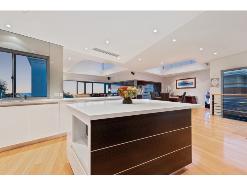 16 Mettam Street, Trigg WA 6029