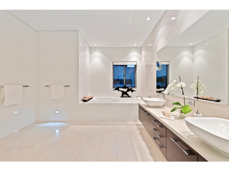 16 Mettam Street, Trigg WA 6029