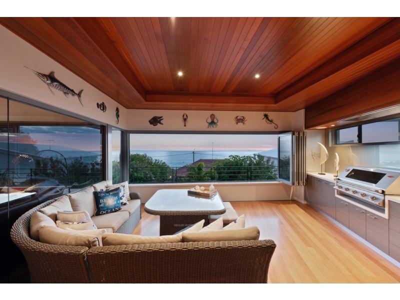 16 Mettam Street, Trigg WA 6029