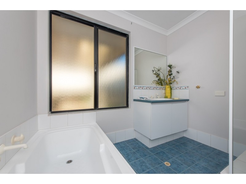 6 Golspie Place, Kinross WA 6028