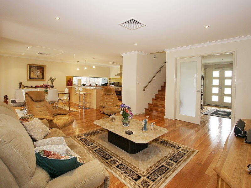 38 Boardwalk Blvd, Halls Head WA 6210