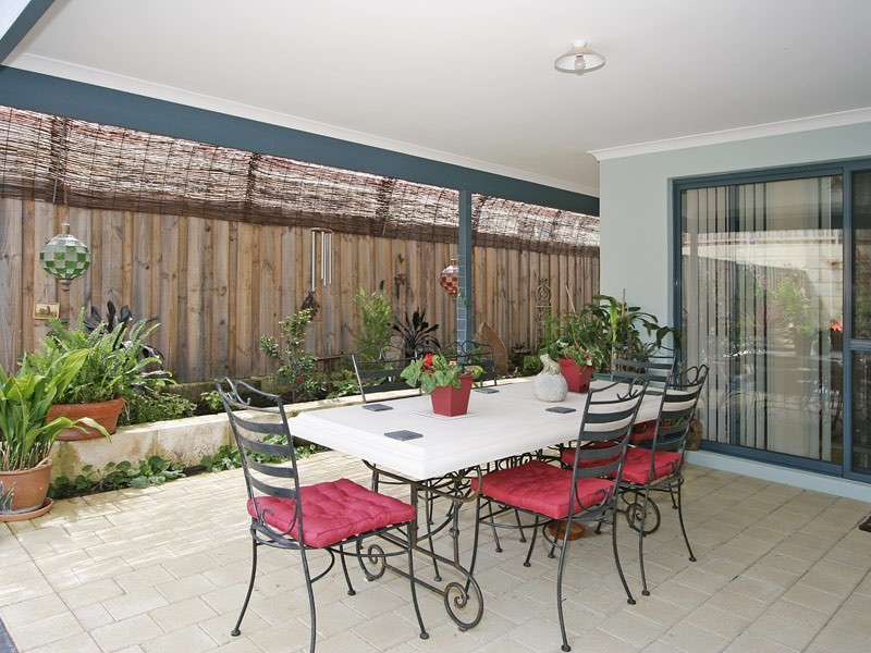 38 Boardwalk Blvd, Halls Head WA 6210