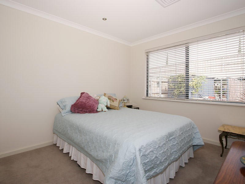 38 Boardwalk Blvd, Halls Head WA 6210