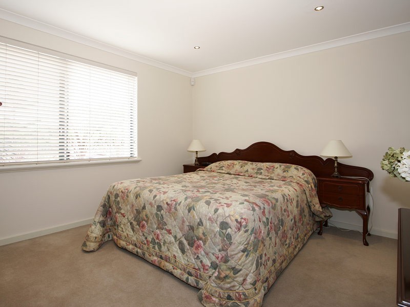 38 Boardwalk Blvd, Halls Head WA 6210