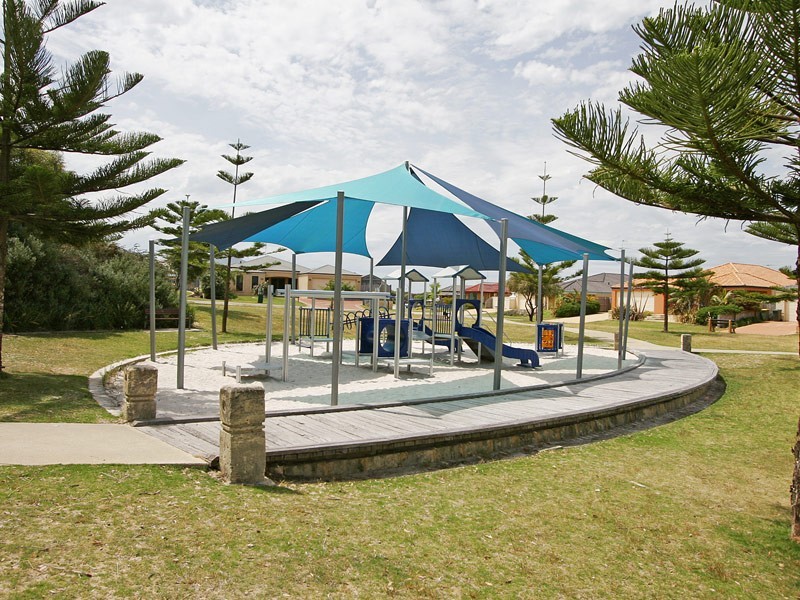 38 Boardwalk Blvd, Halls Head WA 6210