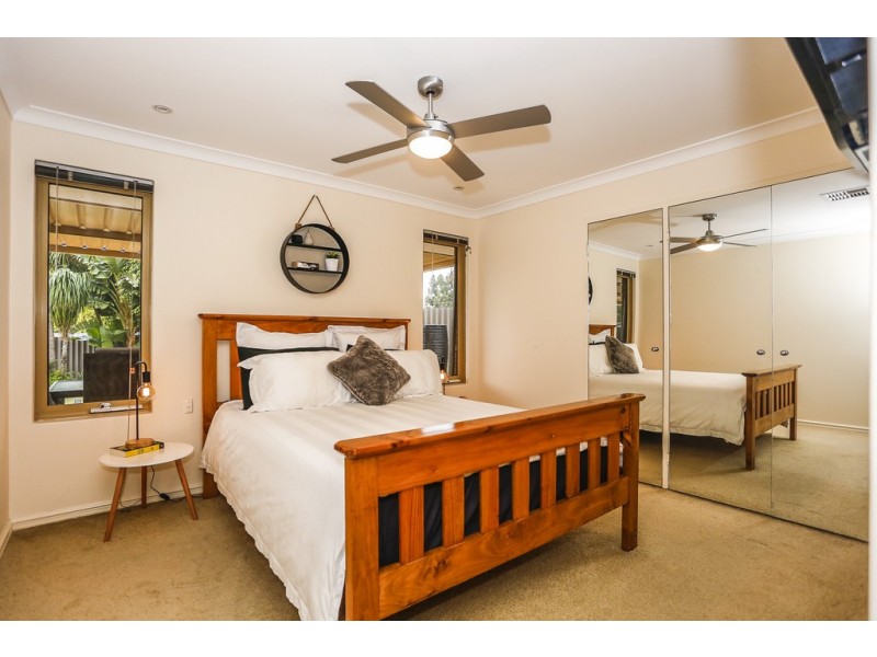 4 Aerolite Way, Beldon WA 6027