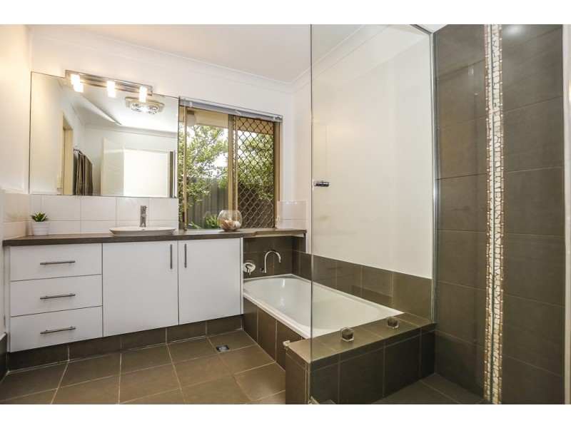 4 Aerolite Way, Beldon WA 6027