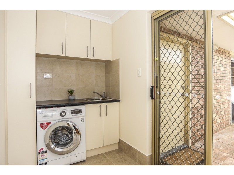 4 Aerolite Way, Beldon WA 6027