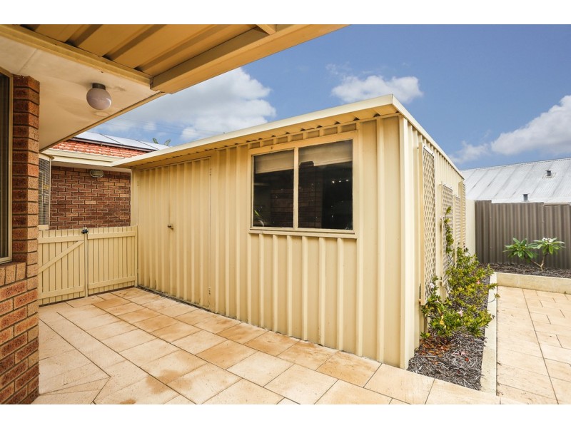 4 Aerolite Way, Beldon WA 6027