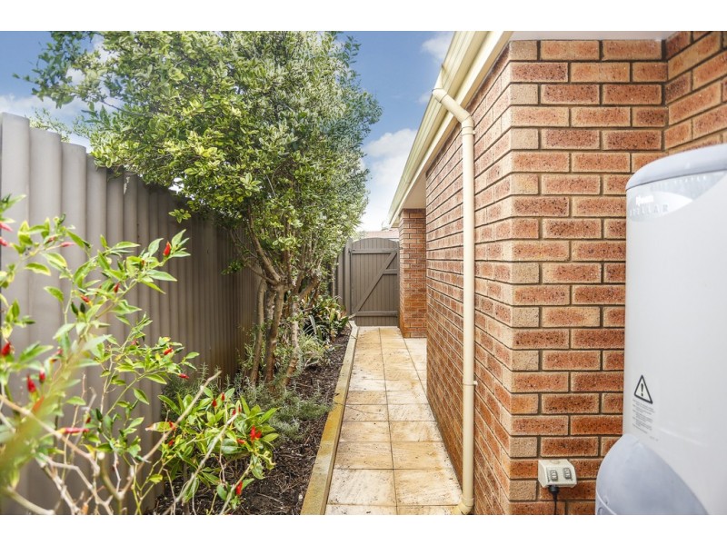 4 Aerolite Way, Beldon WA 6027