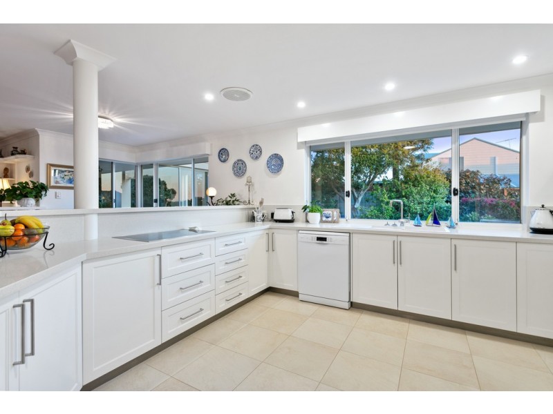 16 Volunteer Place, Ocean Reef WA 6027