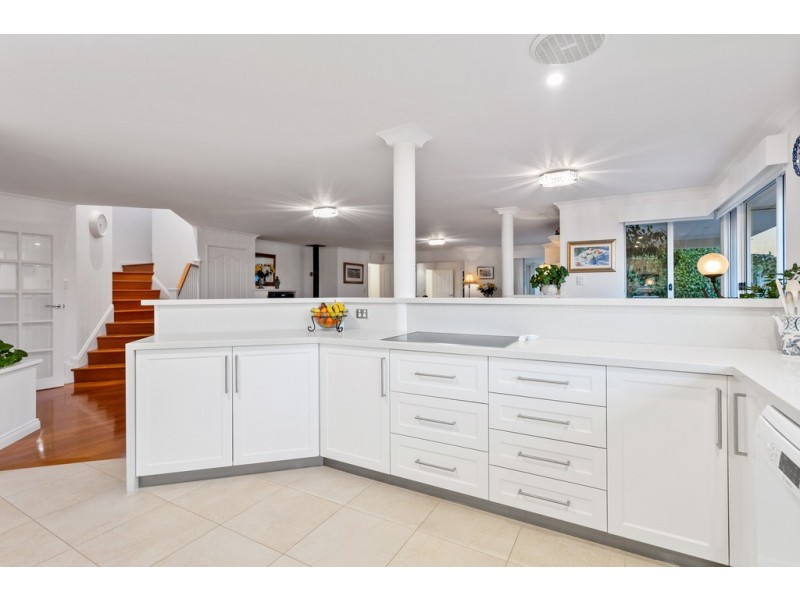 16 Volunteer Place, Ocean Reef WA 6027