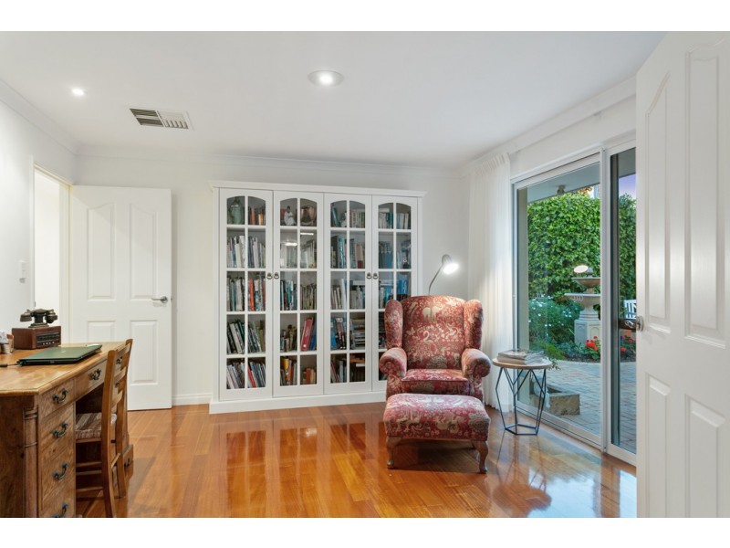 16 Volunteer Place, Ocean Reef WA 6027