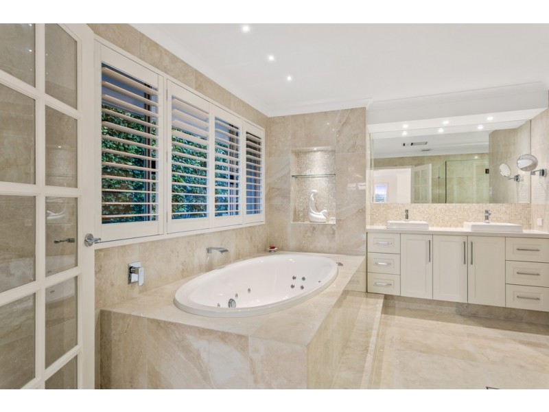 16 Volunteer Place, Ocean Reef WA 6027