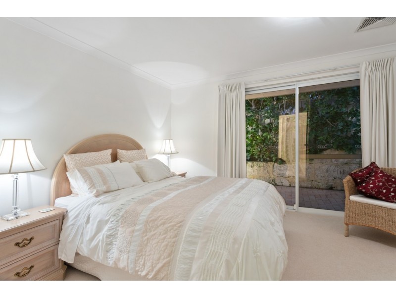 16 Volunteer Place, Ocean Reef WA 6027