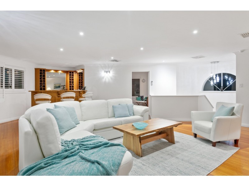 16 Volunteer Place, Ocean Reef WA 6027