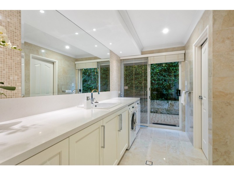 16 Volunteer Place, Ocean Reef WA 6027